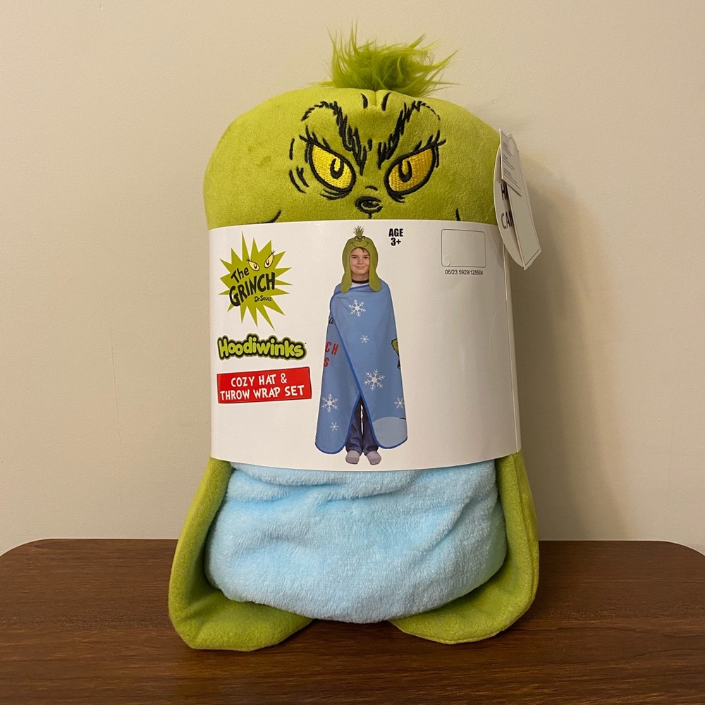 NWT- The Grinch Dr. Seuss Cozy Hat & Throw Wrap Set